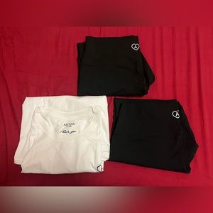 Aritizia Bundle - 1 T-Shirt and 2 Leggings - 1XL